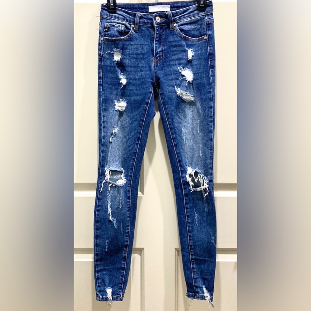 KanCan Blue SZ 24 Y2K 90s Grunge Edgy Trendy Distressed Ripped Denim Blue Jeans